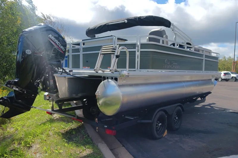 The Image of 2027 Sun Tracker Fishin' Barge 20 DLX pontoon boat with Mercury outboard motor. - 0