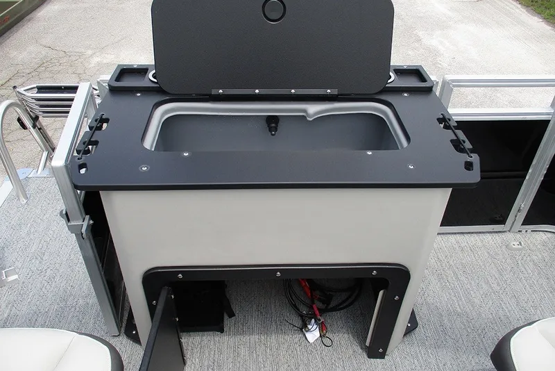 Slide: The Image of Livewell on 2027 Sun Tracker Fishin' Barge 20 DLX pontoon boat, open lid view. - 31