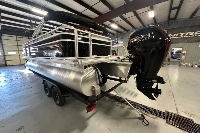 Slide: The Image of 2027 Sun Tracker Fishin' Barge 20 DLX pontoon boat in a warehouse setting. - 66
