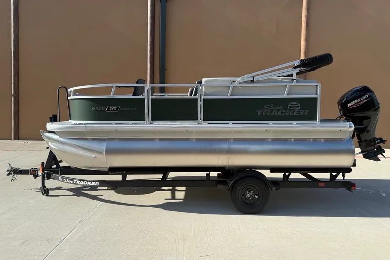 The Image of 2027 Sun Tracker Fishin' Barge 20 DLX pontoon boat on trailer, side view. - 0