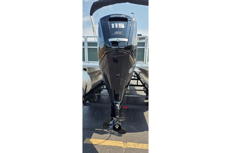Slide: The Image of 2027 Sun Tracker Fishin' Barge 20 DLX with Mercury 115 outboard motor. - 22
