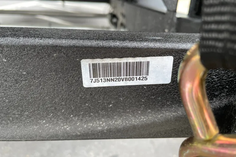 Slide: The Image of Barcode and serial number on 2027 Sun Tracker Fishin' Barge 20 DLX boat. - 85