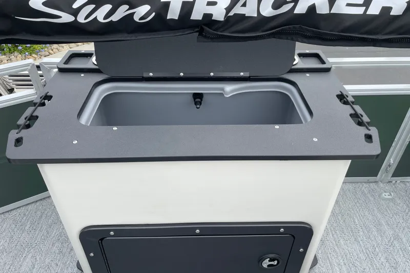 Slide: The Image of 2027 Sun Tracker Fishin' Barge 20 DLX livewell with storage compartment. - 20