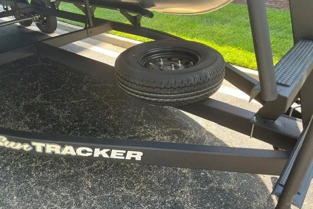 Slide: The Image of Trailer for 2027 Sun Tracker Fishin' Barge 20 DLX with spare tire. - 14