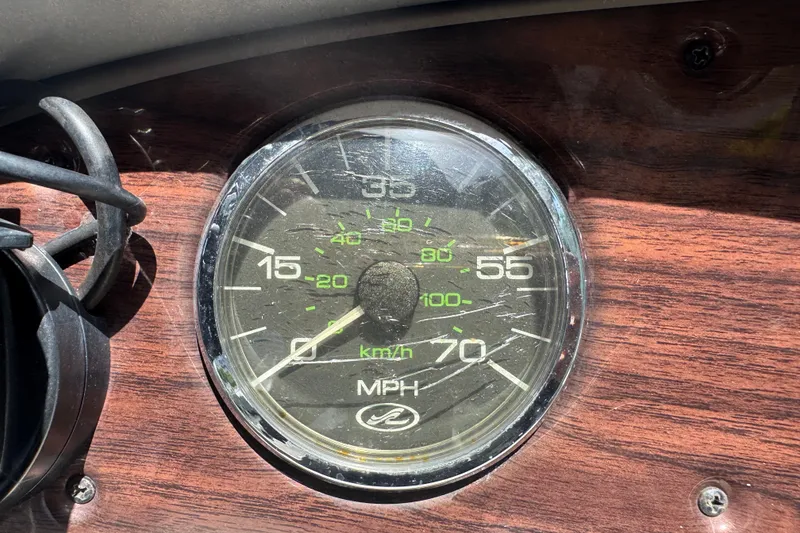 Slide: The Image of Speedometer of 2006 Sea Ray 240 Sundeck, displaying speed in MPH and km/h. - 19