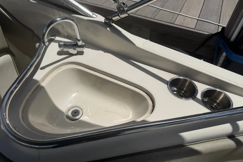 Slide: The Image of Sink and cup holders on 2006 Sea Ray 240 Sundeck boat. - 28