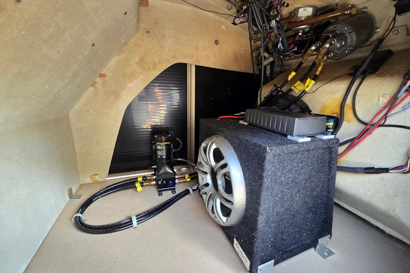 Slide: The Image of 2013 Sanpan 2500 FE interior showing audio system and wiring components. - 41