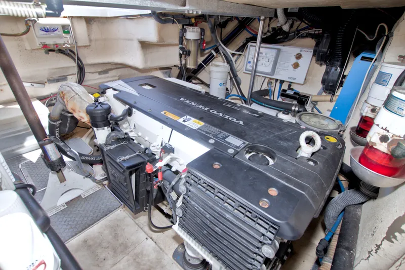 Slide: The Image of Engine room of a 2008 Formula 40 Performance Cruiser with Volvo Penta engine. - 49