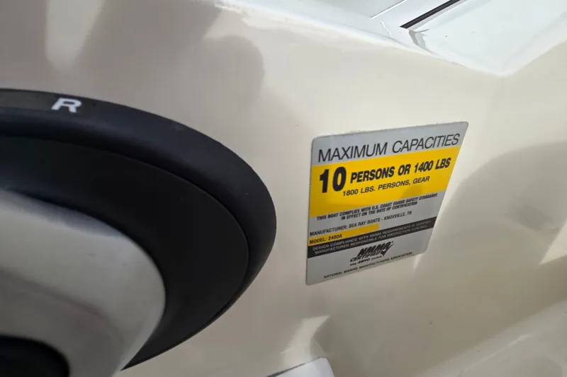 Slide: The Image of Capacity label on 2006 Sea Ray 240 Sundancer, maximum 10 persons or 1400 lbs. - 62
