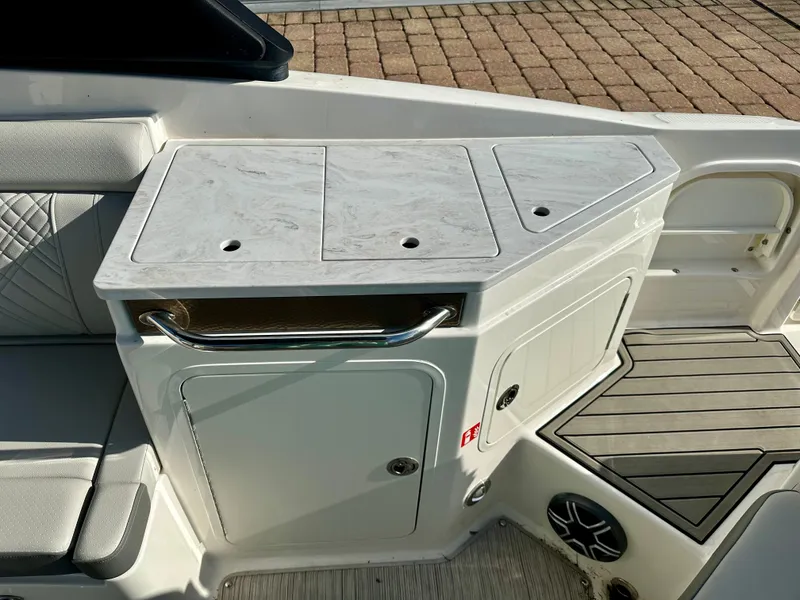 Slide: The Image of Sea Ray SDX 290 Outboard 2026 - 29