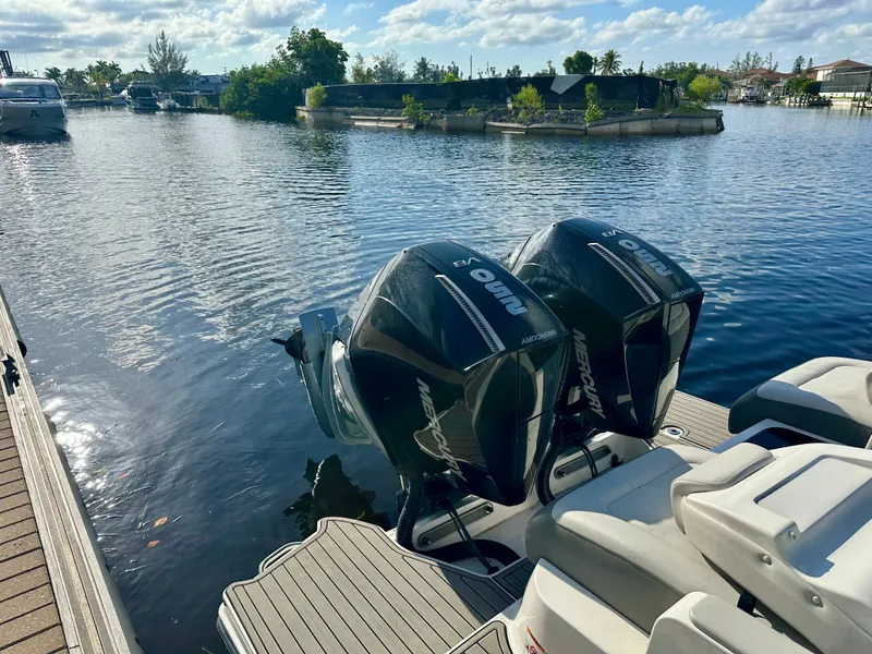 Slide: The Image of Sea Ray SDX 290 Outboard 2026 - 15