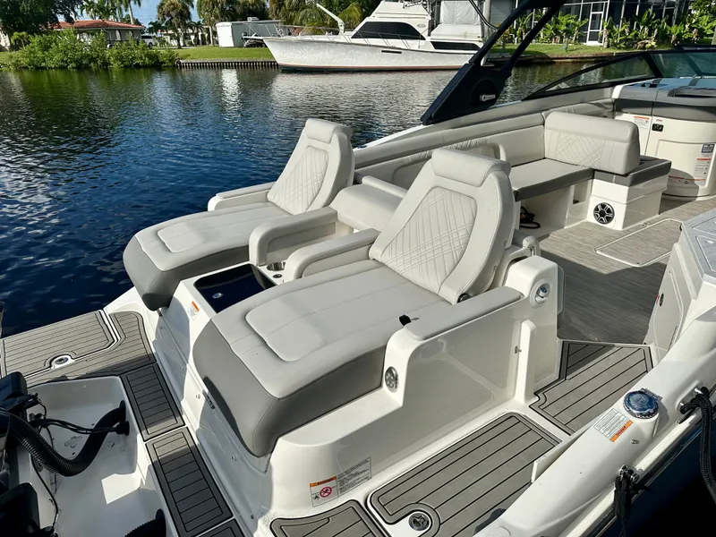 Slide: The Image of Sea Ray SDX 290 Outboard 2026 - 17