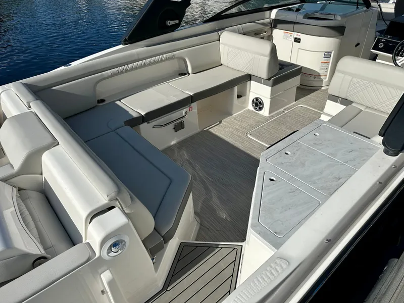 Slide: The Image of Sea Ray SDX 290 Outboard 2026 - 18