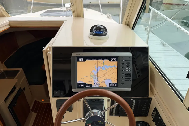 Slide: The Image of Helm of 2006 Albin 28 Gatsby Edition with GPS navigation system and compass. - 26