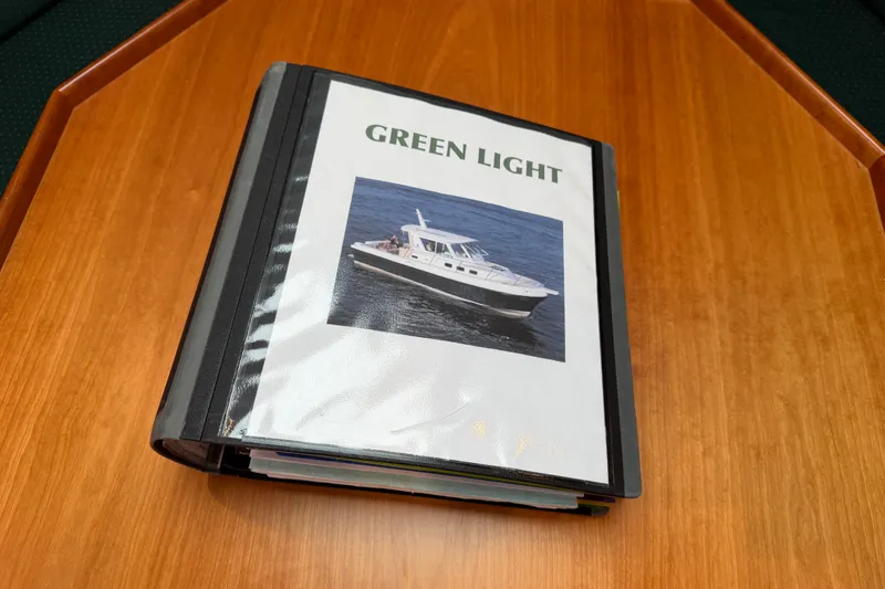 Slide: The Image of Binder labeled "Green Light" with Albin 28 Gatsby Edition boat image, 2006 model. - 45