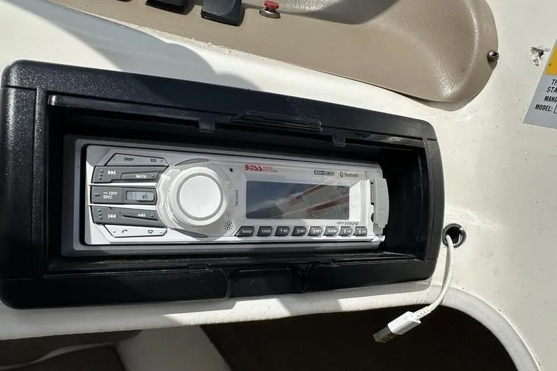 Slide: The Image of Boat stereo system in a 2006 Larson 180 I/O, featuring a Boss Audio unit. - 18