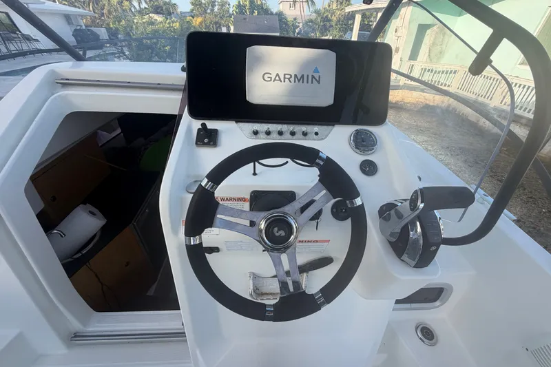 Slide: The Image of 2019 Beneteau Flyer 7.7 SPACEdeck helm with Garmin navigation system and steering wheel. - 23