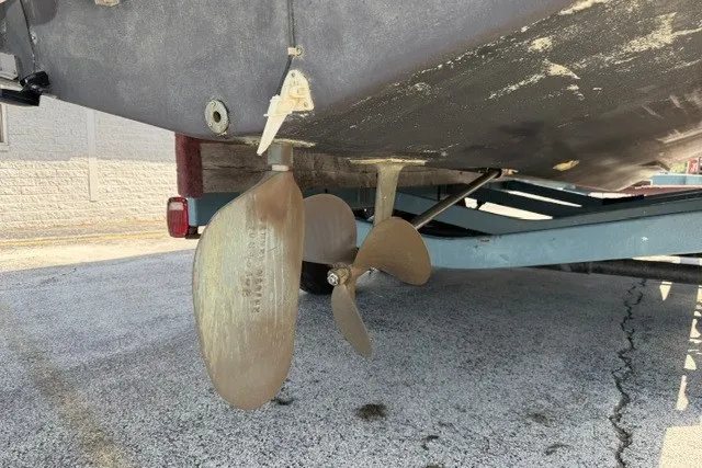 Slide: The Image of 2003 Baha Cruisers 277 GLE boat propeller and rudder on trailer. - 21