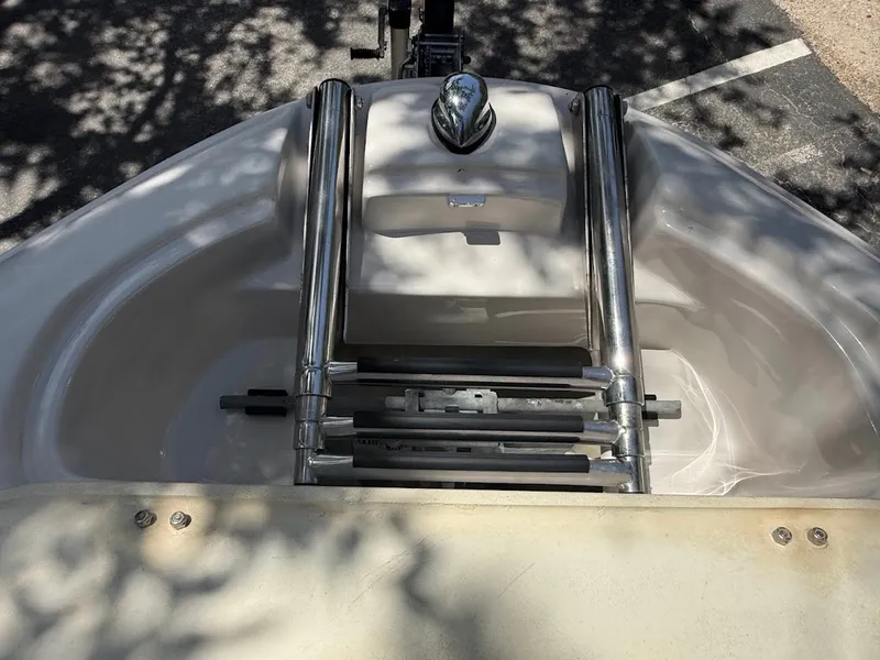Slide: The Image of Bow view of the 2006 Four Winns 240 Horizon with stainless steel ladder. - 24