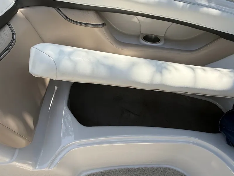 Slide: The Image of Interior of a 2006 Four Winns 240 Horizon with beige and white upholstery. - 23