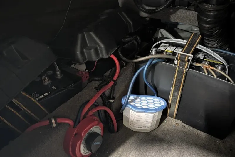Slide: The Image of 2011 MB F21 Tomcat battery compartment with cables and moisture absorber. - 11