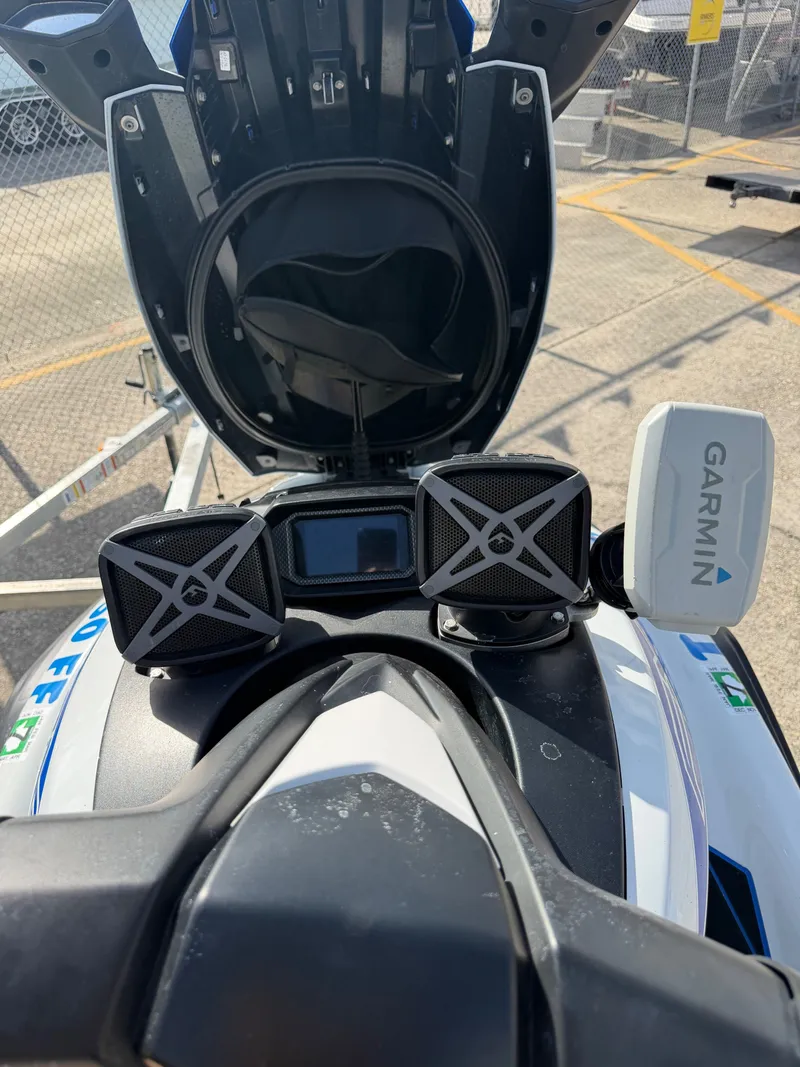Slide: The Image of Yamaha WaveRunner FX Limited SVHO 2022 with Garmin navigation system and speakers. - 16