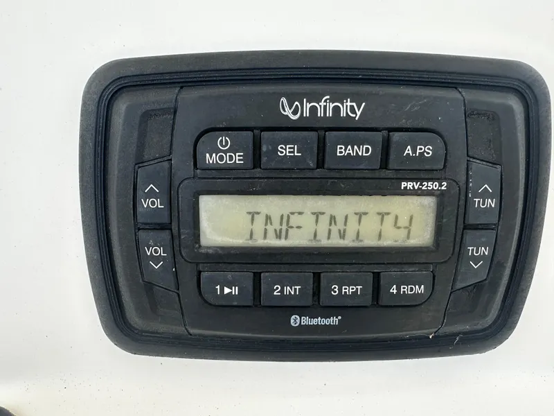 Slide: The Image of Infinity stereo system on 2016 NauticStar 22 XS Offshore boat dashboard. - 31