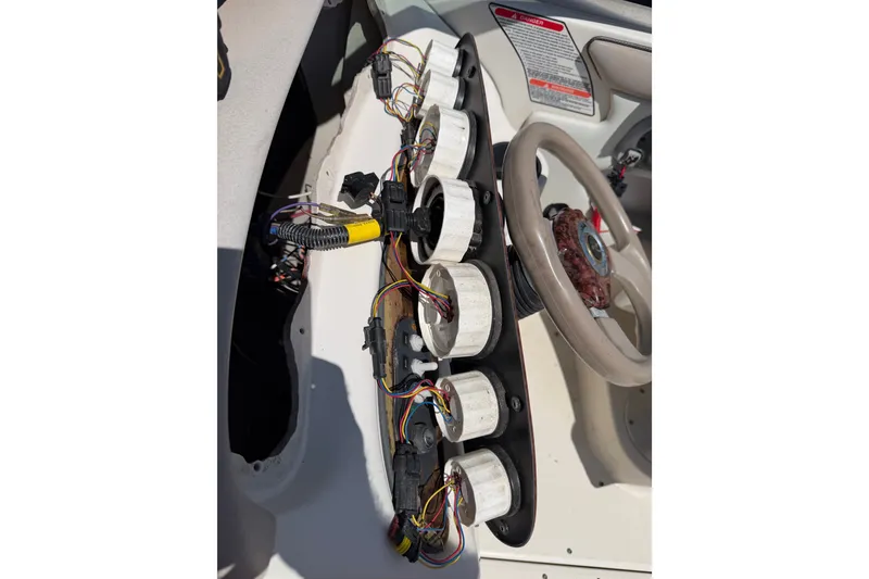 Slide: The Image of Dashboard wiring of a 2003 Sea Ray 240 Sundeck boat. - 15