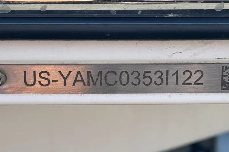 Slide: The Image of Hull identification number on a 2022 Yamaha Boats 212S. - 32