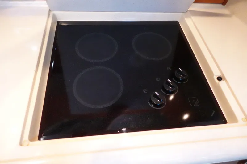 Slide: The Image of Built-in stovetop on 2001 Sea Ray 410 Express Cruiser yacht kitchen. - 19