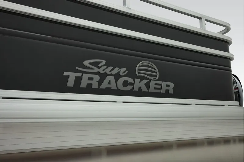 Slide: The Image of Sun Tracker SportFish 22 DLX 2027 - 62