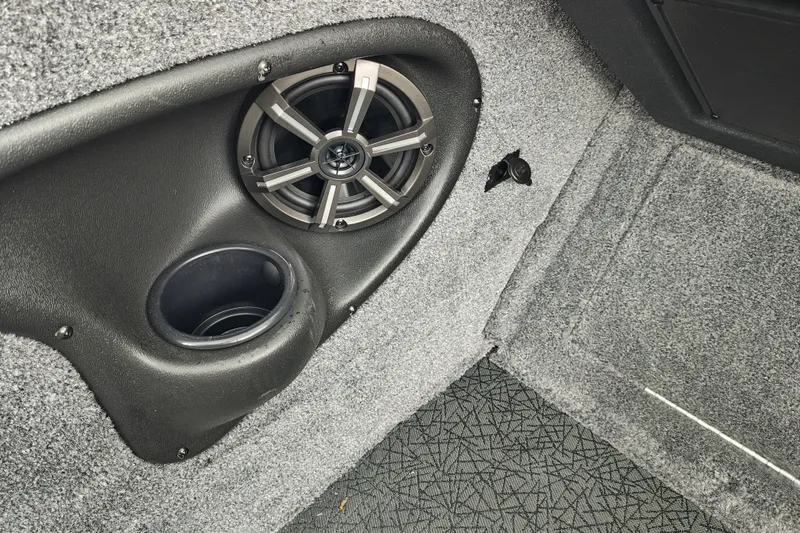 Slide: The Image of Speaker and cup holder in 2027 Tracker Targa V-18 Combo boat interior. - 35