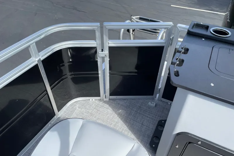 Slide: The Image of 2027 Sun Tracker SportFish 22 DLX boat interior with seating and railing. - 20