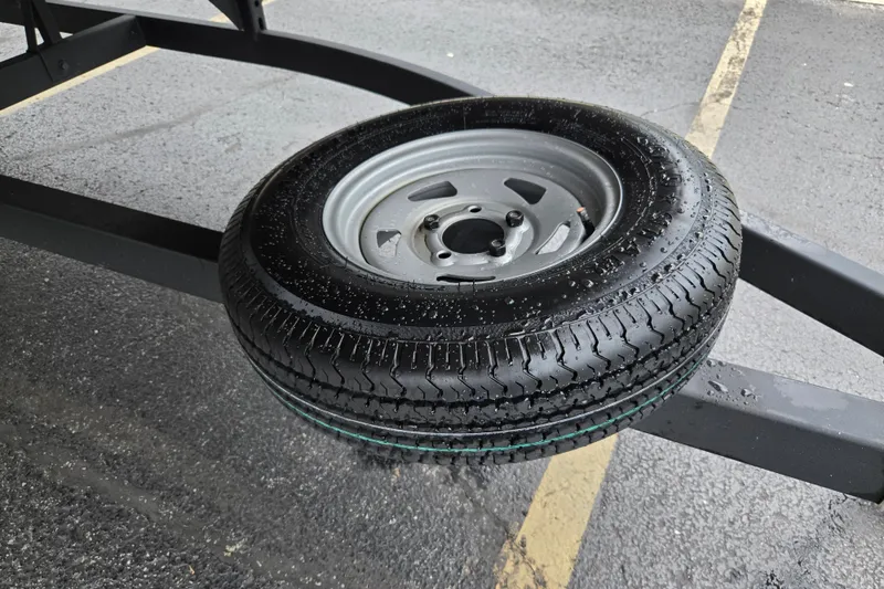 Slide: The Image of Wet spare tire on Sun Tracker SportFish 22 DLX trailer, 2027 model. - 17