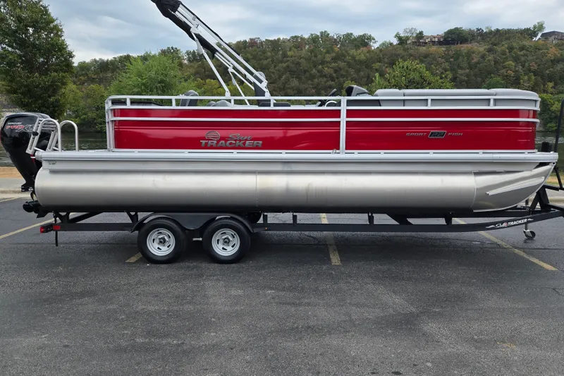 The Image of Sun Tracker SportFish 22 DLX 2027 - undefined