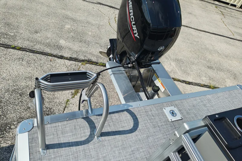 Slide: The Image of 2027 Sun Tracker SportFish 22 DLX boat with Mercury outboard motor and swim ladder. - 25