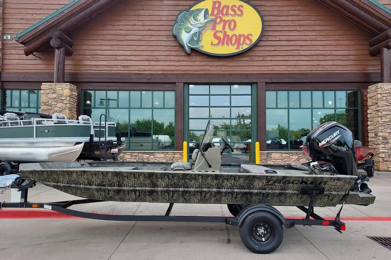 The Image of 2027 Tracker Grizzly 1860 CC boat displayed outside Bass Pro Shops. - 0