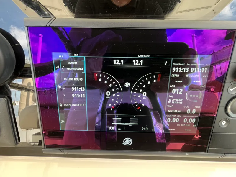 Slide: The Image of Boston Whaler 330 OUTRAGE 2019 - 17