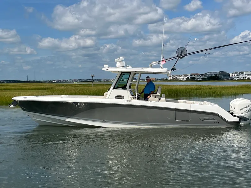 Slide: The Image of Boston Whaler 330 OUTRAGE 2019 - 24