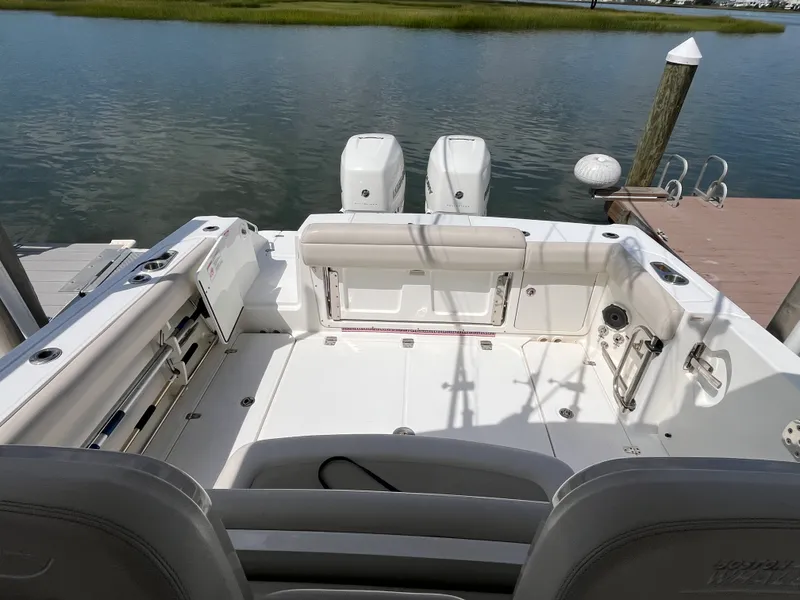 Slide: The Image of Boston Whaler 330 OUTRAGE 2019 - 19