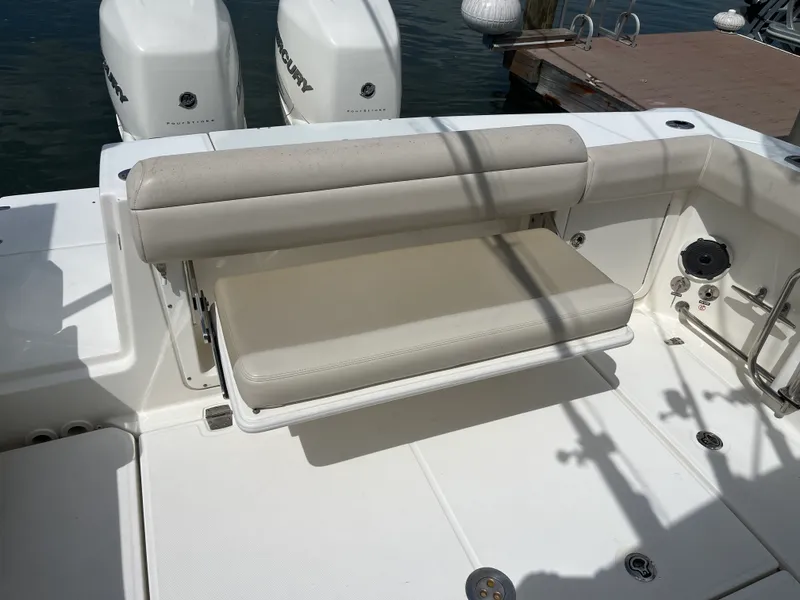 Slide: The Image of Boston Whaler 330 OUTRAGE 2019 - 25