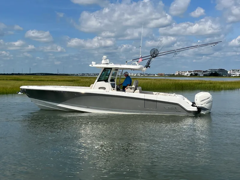 Slide: The Image of Boston Whaler 330 OUTRAGE 2019 - 23