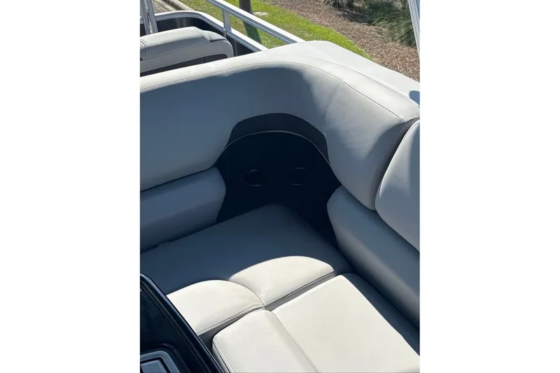 Slide: The Image of Luxurious seating on 2027 Sun Tracker SportFish 22 DLX pontoon boat. - 14