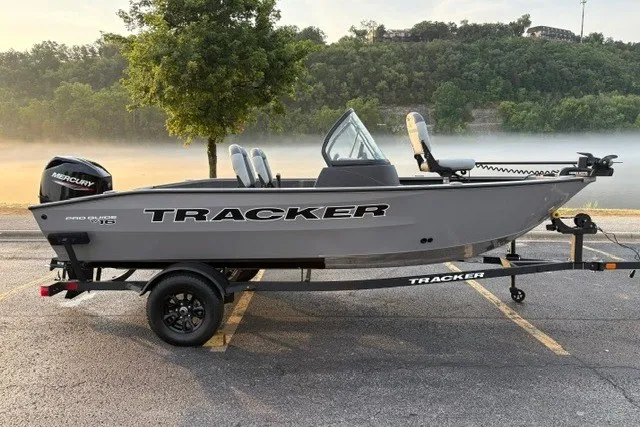 The Image of Tracker Pro Guide V-16 WT 2027 - undefined