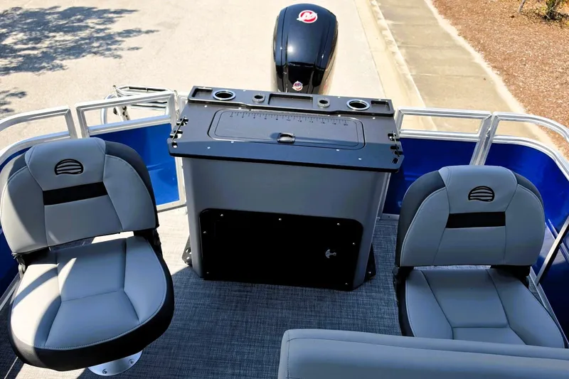 Slide: The Image of 2027 Sun Tracker SportFish 22 DLX boat interior with seating and control panel. - 15