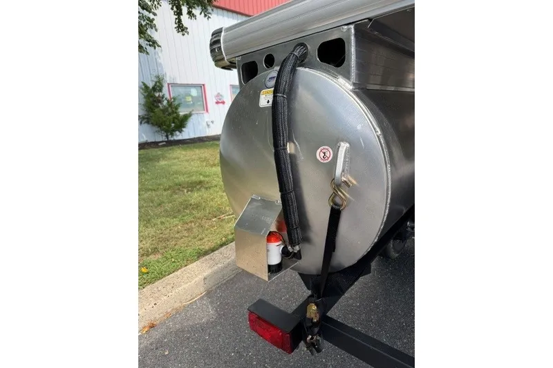 Slide: The Image of Rear view of 2027 Sun Tracker SportFish 22 DLX pontoon boat on trailer. - 20