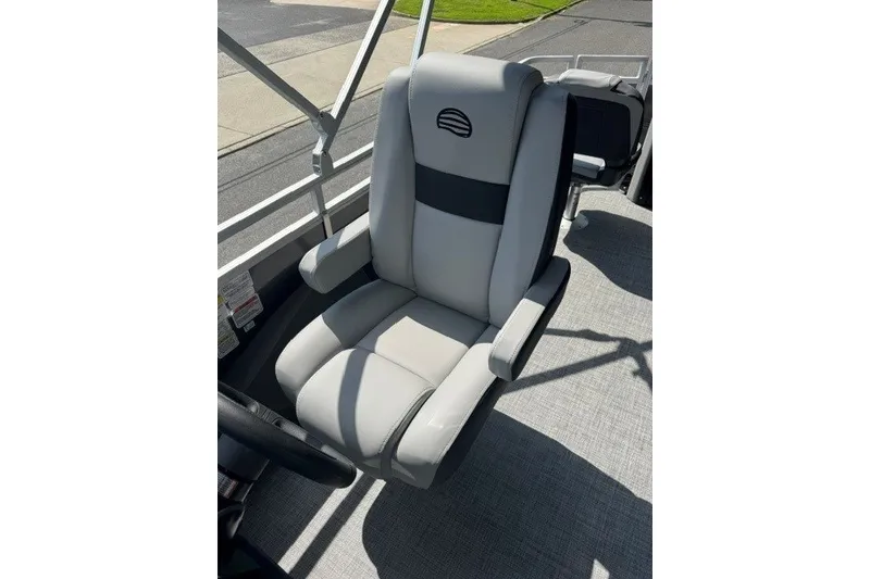 Slide: The Image of Captain's chair on 2027 Sun Tracker SportFish 22 DLX pontoon boat, featuring sleek design. - 15