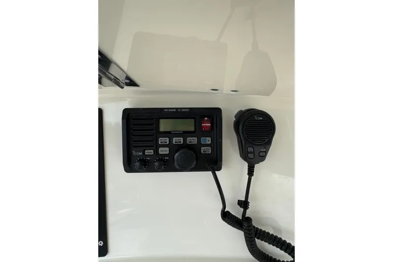 Slide: The Image of ICOM marine radio system on a 2005 Boston Whaler Outrage 320 boat. - 19