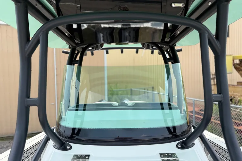 Slide: The Image of 2022 Wellcraft 262 Fisherman boat windshield and T-top structure. - 7