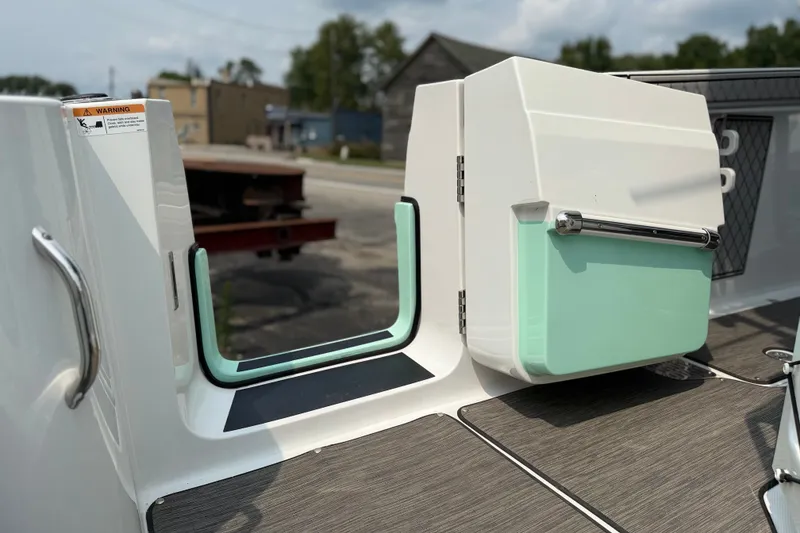 Slide: The Image of 2022 Wellcraft 262 Fisherman boat deck with sleek design and modern features. - 16